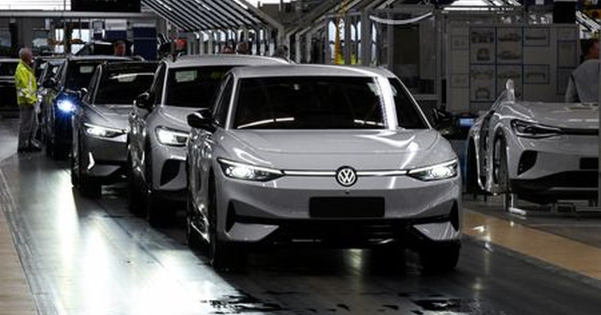 Volkswagen assembly line, used with Alice Weidel’s post on four German plants